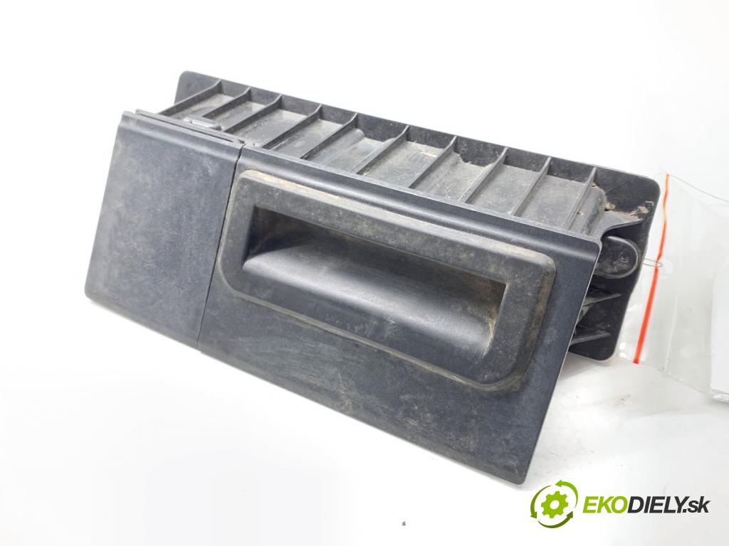 AUDI Q4 SUV 2023 150 kW 40 e-tron  klika dveří zadní část 6V0827566