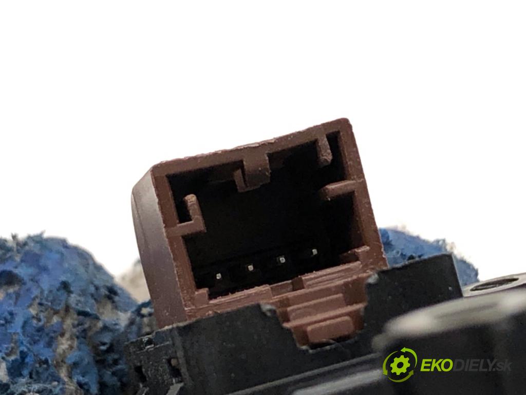 AUDI Q4 SUV 2023 150 kW 40 e-tron Kľučka vnútorná ľavy predný 81A837019A