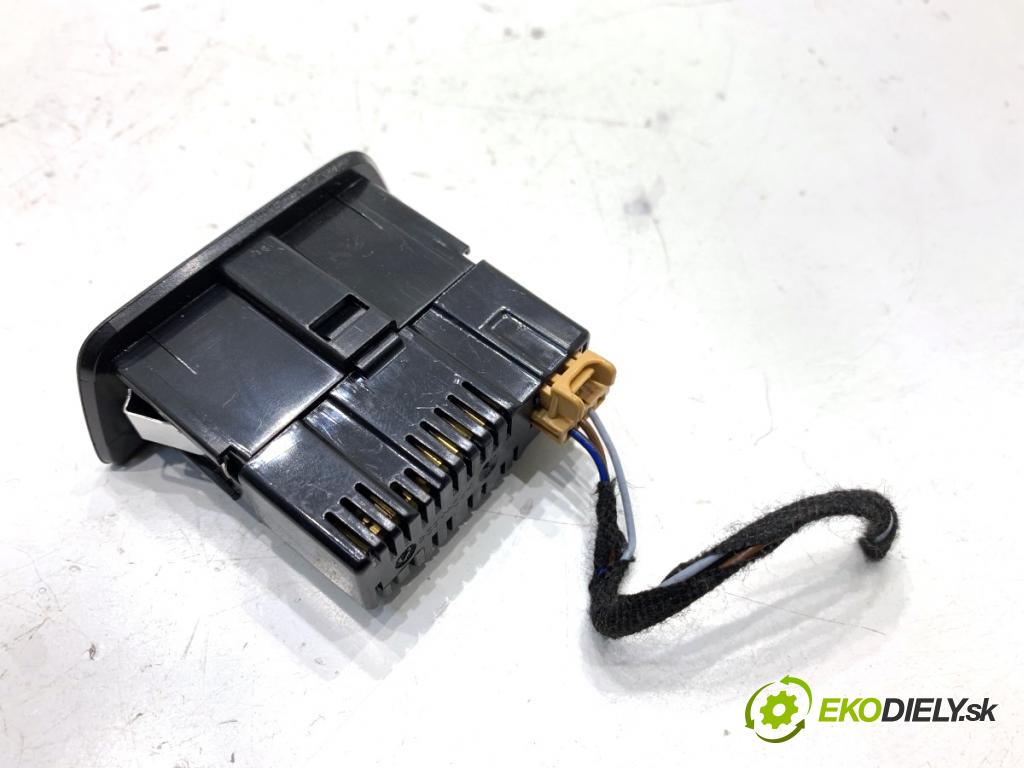 AUDI Q4 SUV 2023 150 kW 40 e-tron HNÍZDO: USB 2G6035954