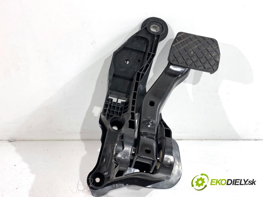 AUDI Q4 SUV 2023 150 kW 40 e-tron  pedal brzdy 1EB723058H