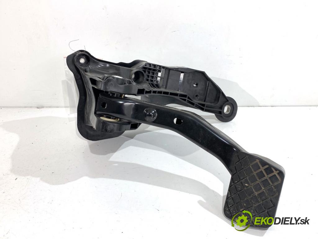 AUDI Q4 SUV 2023 150 kW 40 e-tron  pedal brzdy 1EB723058H