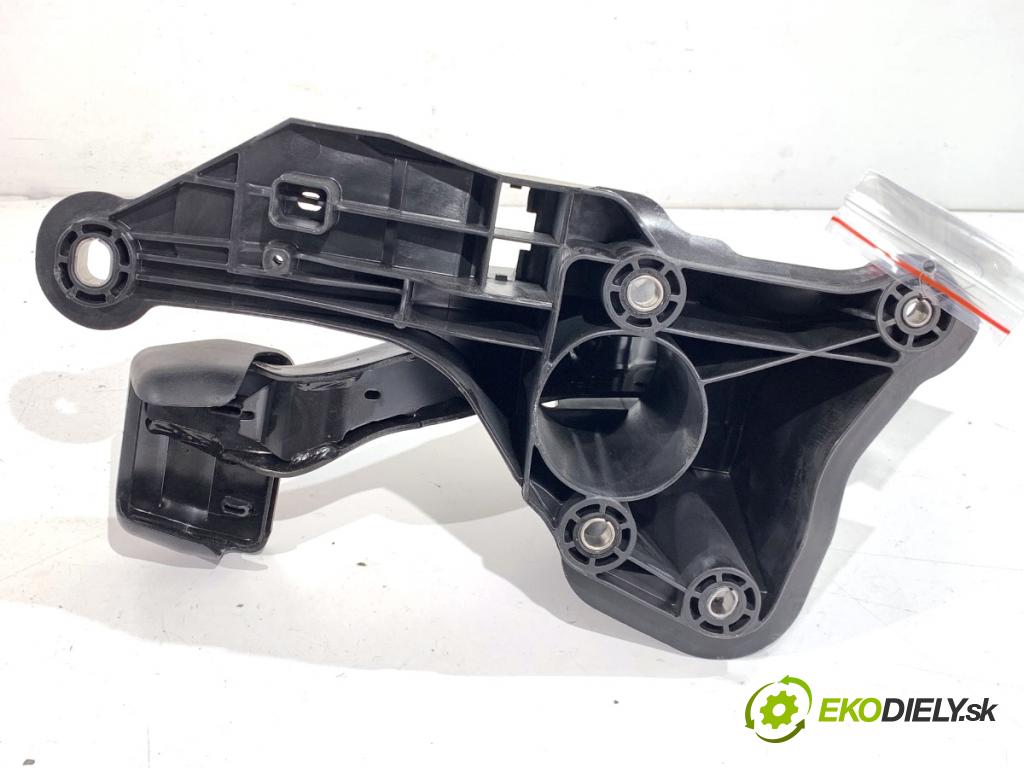 AUDI Q4 SUV 2023 150 kW 40 e-tron  pedal brzdy 1EB723058H