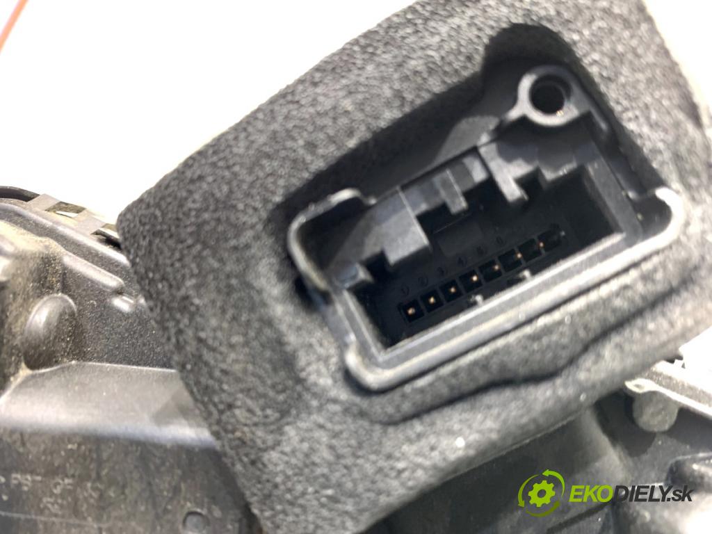 AUDI Q4 SUV 2023 150 kW 40 e-tron zámok Dvere pravy zad 5TA839016T