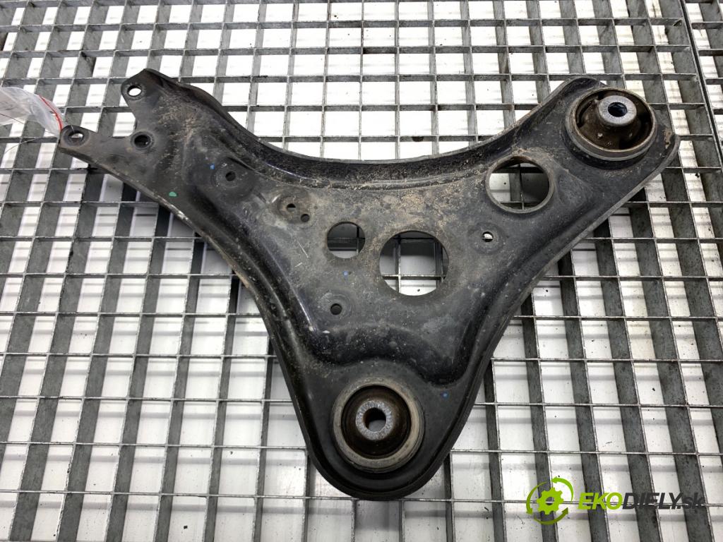 AUDI Q4 SUV 2023 150 kW 40 e-tron  rameno pravý přední část 1EA407152A