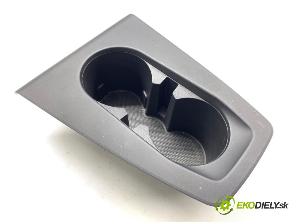 AUDI Q4 SUV 2023 150 kW 40 e-tron  držák na nápoje 8Y0862533 (Držák nápojů)