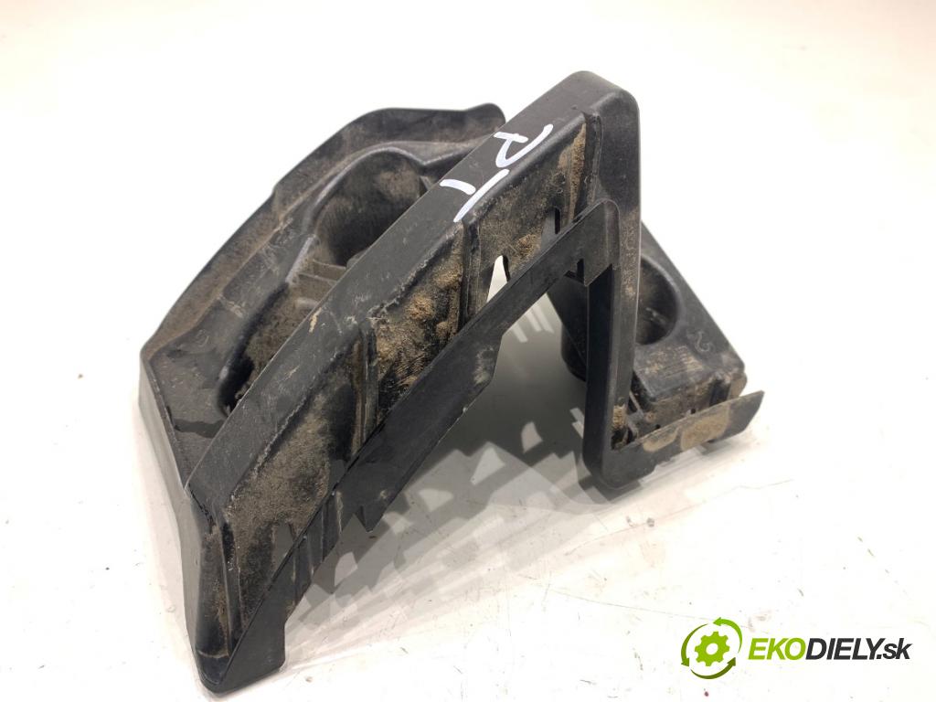 AUDI Q4 SUV 2023 150 kW 40 e-tron  Úchyt nárazníka pravy zad 89A807394