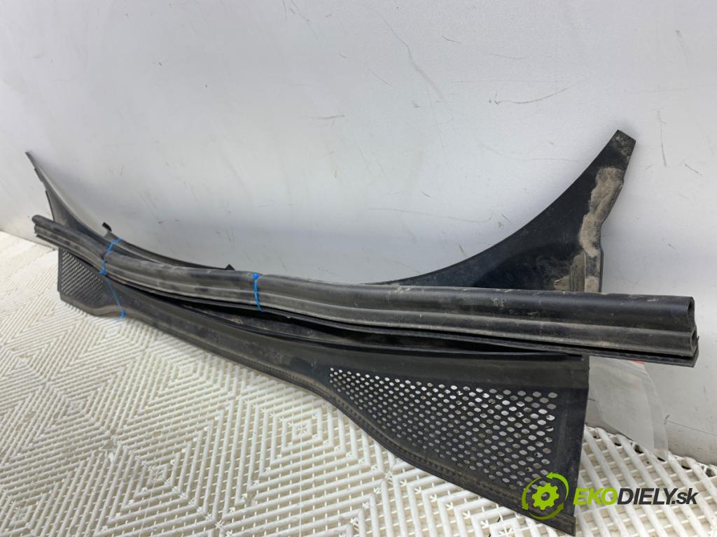 AUDI Q4 SUV 2023 150 kW 40 e-tron  Torpédo, plast pod čelné okno 11B819403B (Torpédo (plast pod čelným sklom))