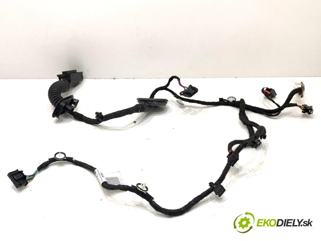 AUDI Q4 SUV 2023 150 kW 40 e-tron  káblovačka dveře zadní část pravý