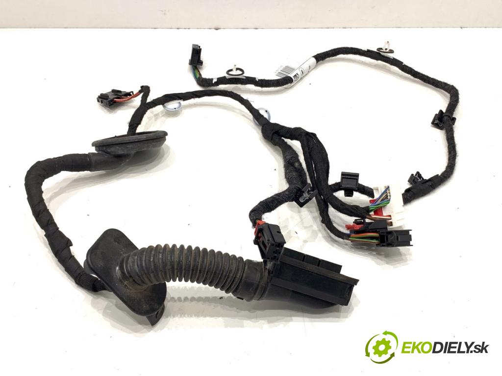 AUDI Q4 SUV 2023 150 kW 40 e-tron  káblovačka dveře zadní část levý