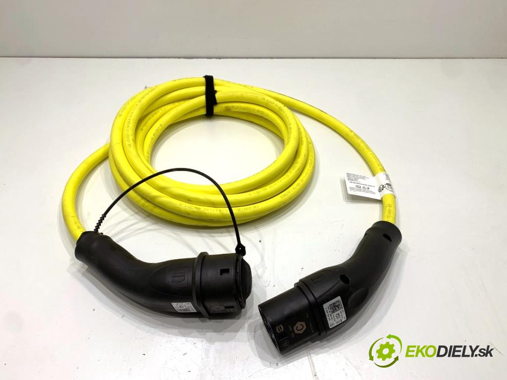 AUDI Q4 SUV 2023 150 kW 40 e-tron  HNÍZDO: trubka KABEL NABÍJENÍ: 1EA971639E