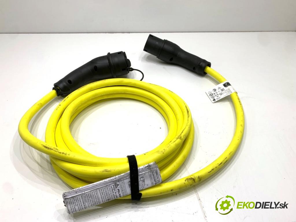 AUDI Q4 SUV 2023 150 kW 40 e-tron  HNÍZDO: trubka KABEL NABÍJENÍ: 1EA971639E