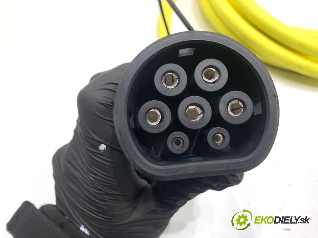 AUDI Q4 SUV 2023 150 kW 40 e-tron  HNÍZDO: trubka KABEL NABÍJENÍ: 1EA971639E