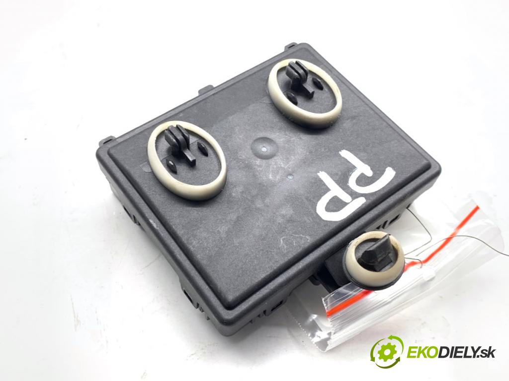 AUDI Q4 SUV 2023 150 kW 40 e-tron  modul dveře přední část levý 1EB959392A