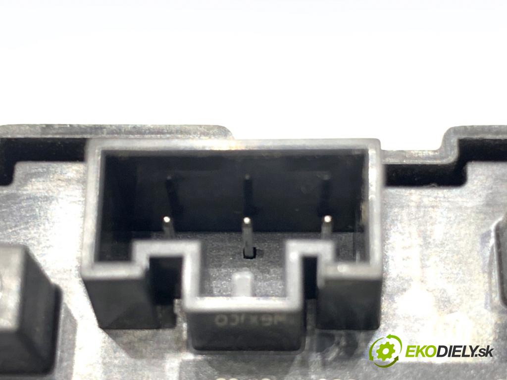 AUDI Q4 SUV 2023 150 kW 40 e-tron  Panel spínač světel nouzových 85E925301P