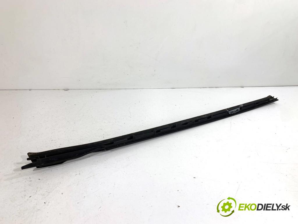 BMW G05 SUV 2020 195 kW xDrive 30 d 2993 Lišta okna čelovej pravá 7463528