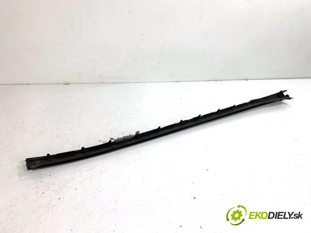 BMW G05 SUV 2020 195 kW xDrive 30 d 2993 Lišta okna čelovej pravá 7463528