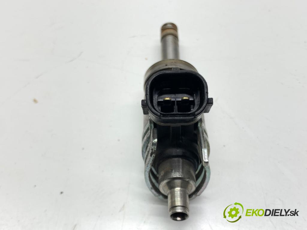 LEXUS IS sedan 2019 133 kW 300h (AVE30_) 2494 vstrekovač 23250-31120 (Vstrekovač paliva)