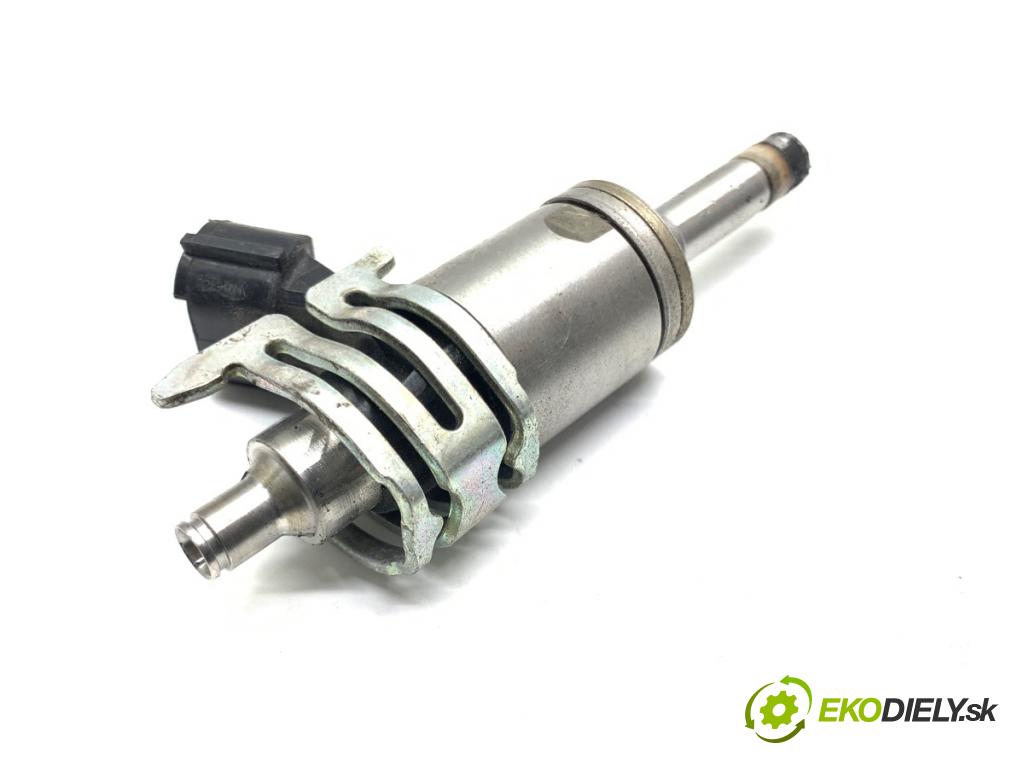 LEXUS IS sedan 2019 133 kW 300h (AVE30_) 2494 vstrekovač 23250-31120 (Vstrekovač paliva)