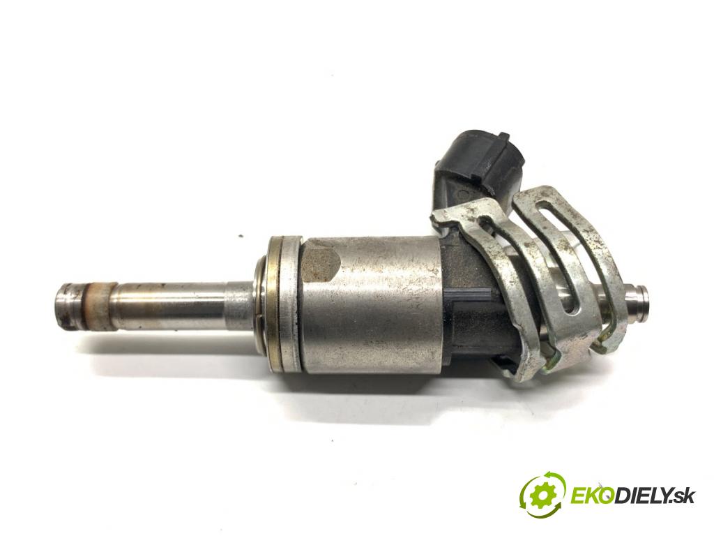 LEXUS IS sedan 2019 133 kW 300h (AVE30_) 2494 vstřikovač 23250-31120 (Vstřikovač paliva)