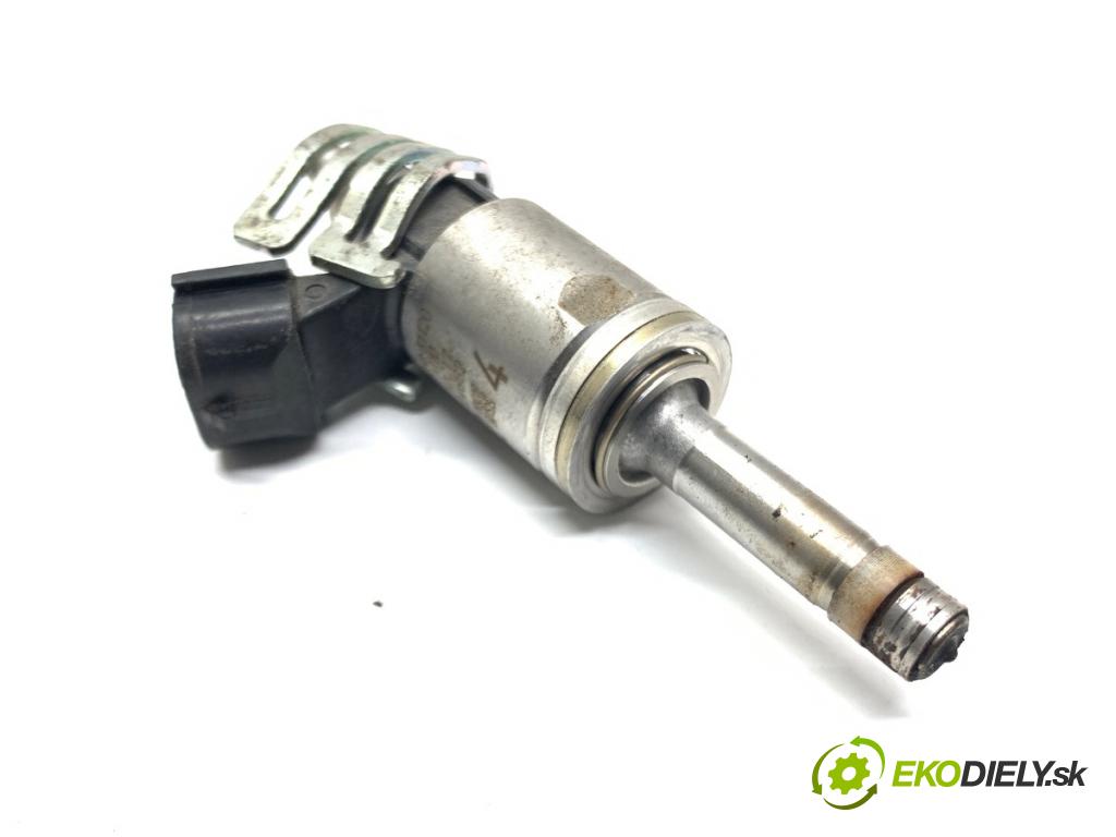 LEXUS IS sedan 2019 133 kW 300h (AVE30_) 2494 vstrekovač 23250-31120 (Vstrekovač paliva)