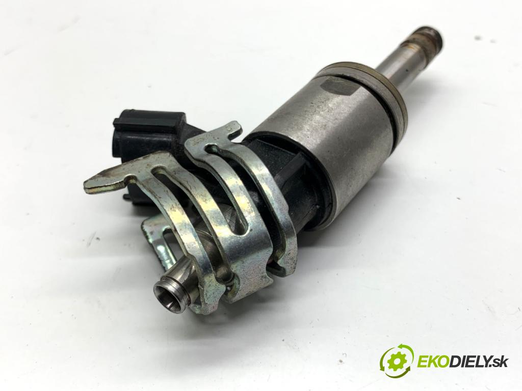 LEXUS IS sedan 2019 133 kW 300h (AVE30_) 2494 vstrekovač 23250-31120 (Vstrekovač paliva)