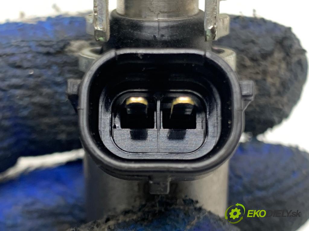 LEXUS IS sedan 2019 133 kW 300h (AVE30_) 2494 vstrekovač 23250-31120 (Vstrekovač paliva)