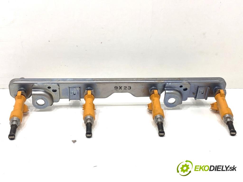 LEXUS IS sedan 2019 133 kW 300h (AVE30_) 2494 Lišta vstrekovacia VSTRIEKOVAČE: 23250-36020