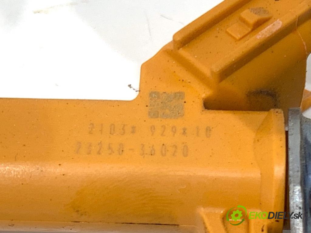 LEXUS IS sedan 2019 133 kW 300h (AVE30_) 2494 Lišta vstrekovacia VSTRIEKOVAČE: 23250-36020