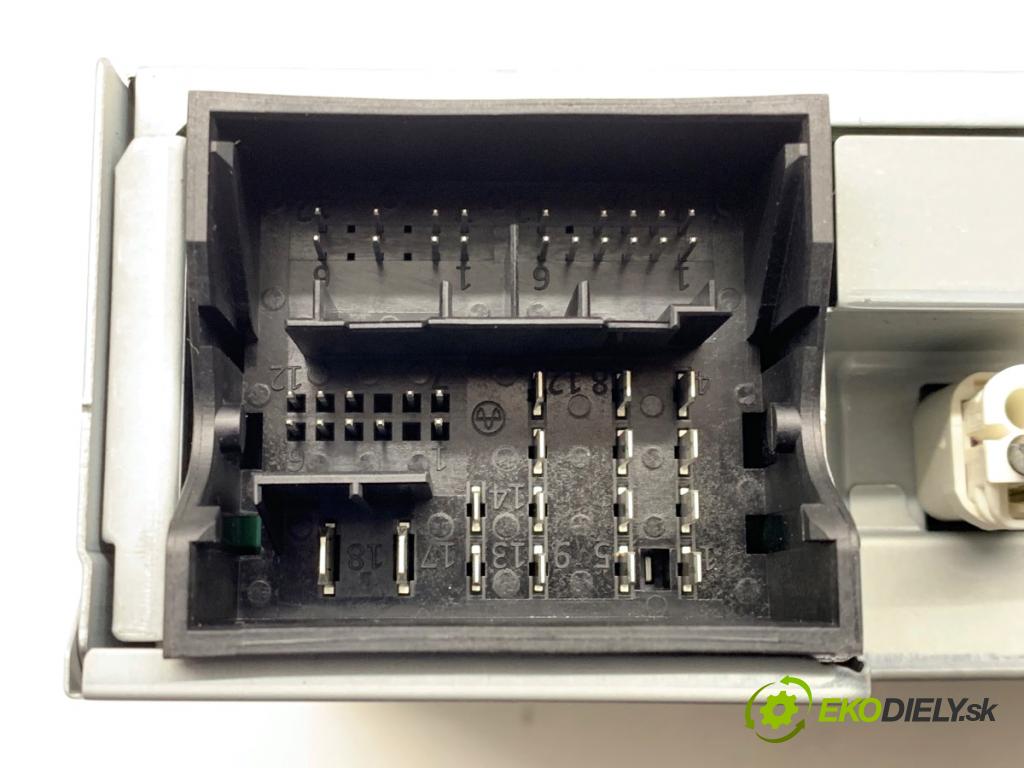 AUDI Q4 SUV 2023 150 kW 40 e-tron  CZYTNIK navigace 89A035043C (Elektrosoučásti ostatní)