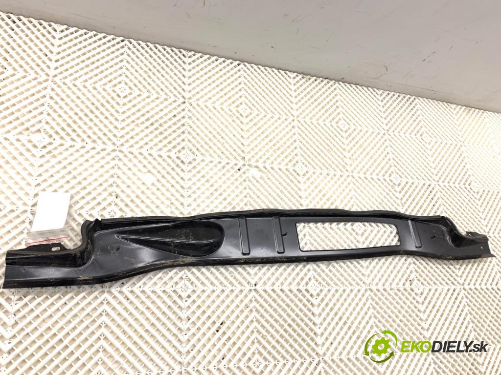 AUDI Q4 SUV 2023 150 kW 40 e-tron  Torpédo, plast pod čelné okno dolné RYNNA: 11B806239