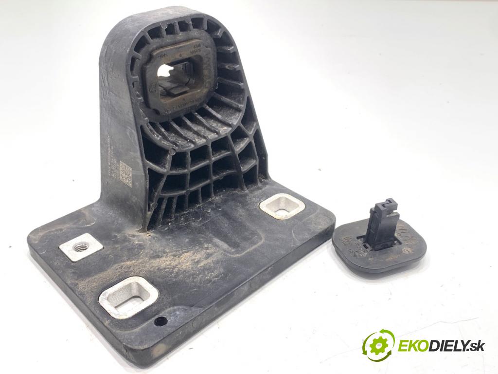 AUDI Q4 SUV 2023 150 kW 40 e-tron  držiak Uchytenie chladiča ľave 1EA121367H