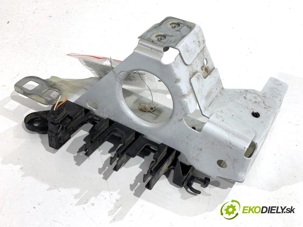 AUDI Q4 SUV 2023 150 kW 40 e-tron  Uchytenie Držiak svetla ľavy 10A803713