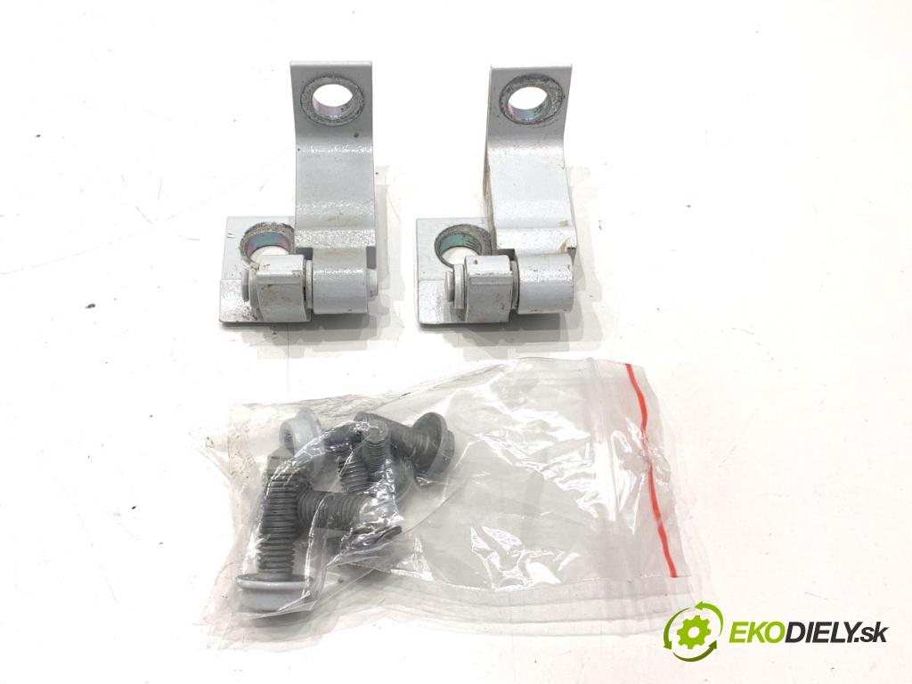 AUDI Q4 SUV 2023 150 kW 40 e-tron  závesky Dvere predný pravé 8X0833404D