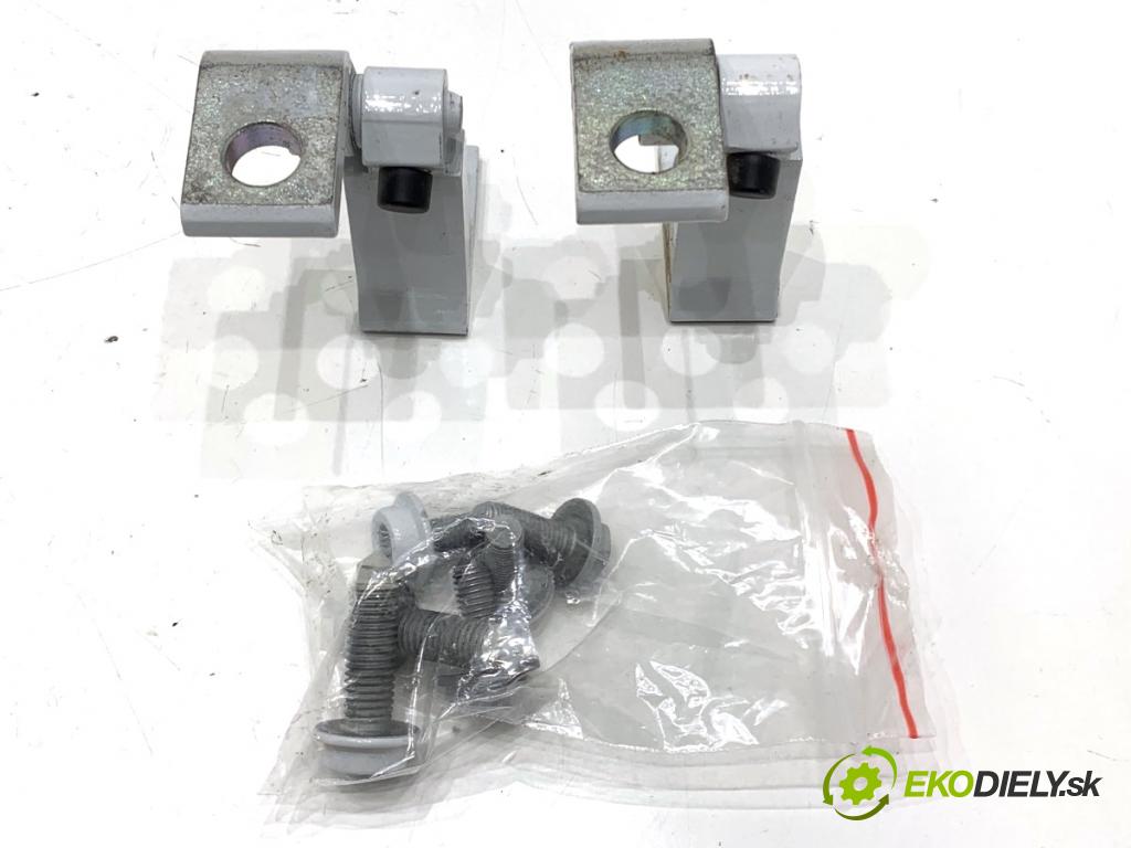 AUDI Q4 SUV 2023 150 kW 40 e-tron  závesky Dvere predný pravé 8X0833404D