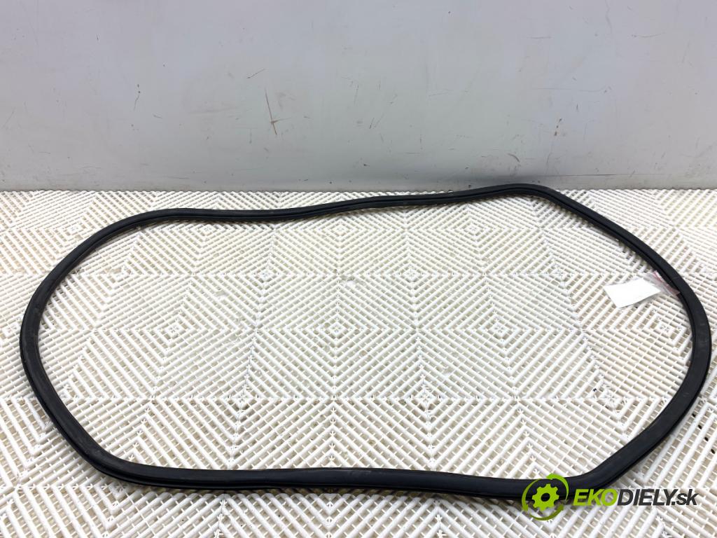 AUDI Q4 SUV 2023 150 kW 40 e-tron  tesnenie Dvere predný pravá 11A867912B