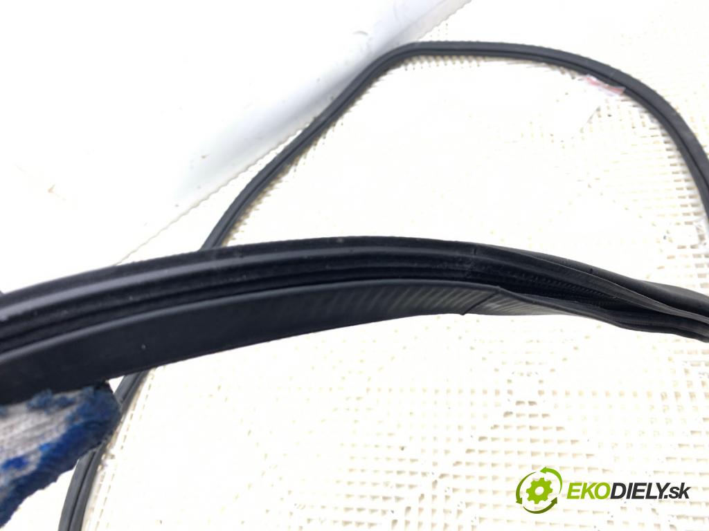 AUDI Q4 SUV 2023 150 kW 40 e-tron  tesnenie Dvere predný pravá 11A867912B