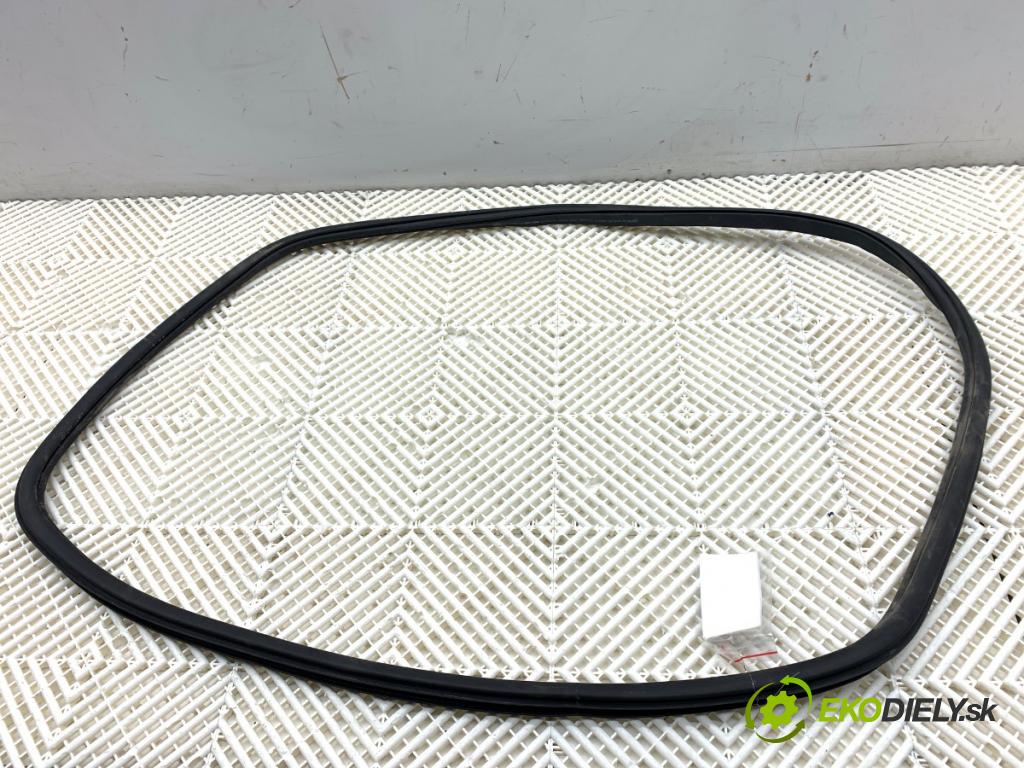 AUDI Q4 SUV 2023 150 kW 40 e-tron  tesnenie Dvere zad ľavá strana 89A833721 (Karoséria ostatné)