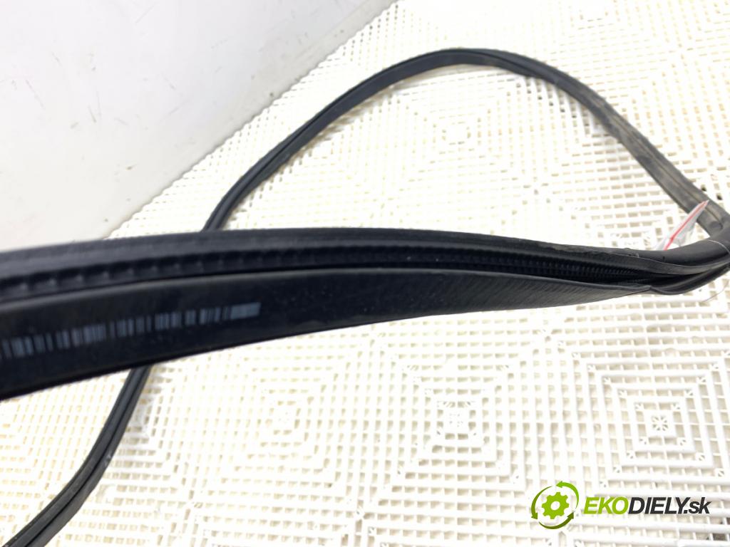 AUDI Q4 SUV 2023 150 kW 40 e-tron  tesnenie Dvere zad ľavá strana 89A833721 (Karoséria ostatné)