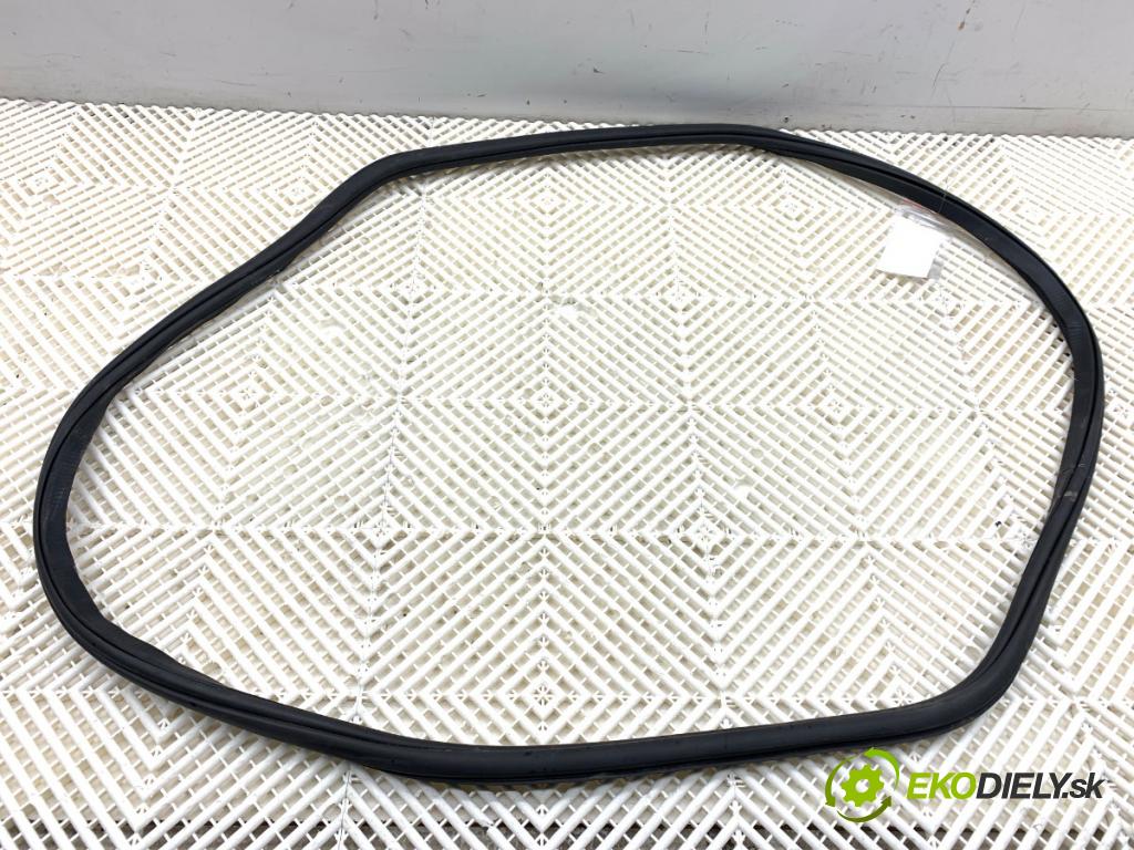 AUDI Q4 SUV 2023 150 kW 40 e-tron  tesnenie Dvere zad pravá 89A833722 (Karoséria ostatné)