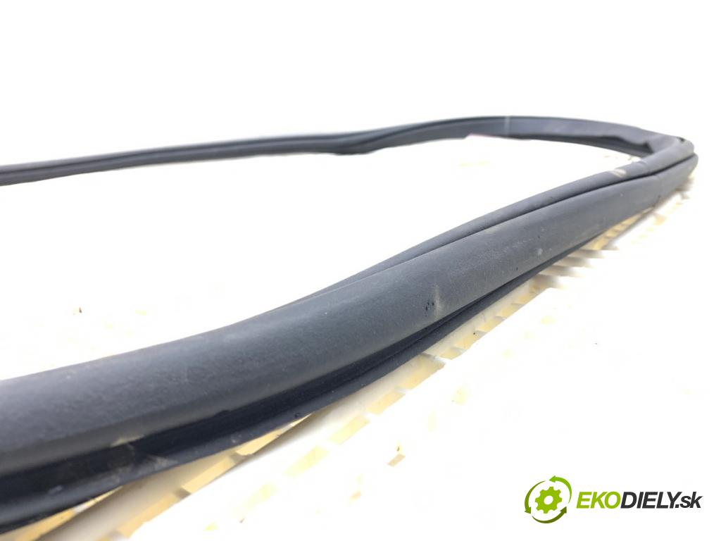 AUDI Q4 SUV 2023 150 kW 40 e-tron tesnenie Dvere zad pravá 89A833722 (Karoséria ostatné)