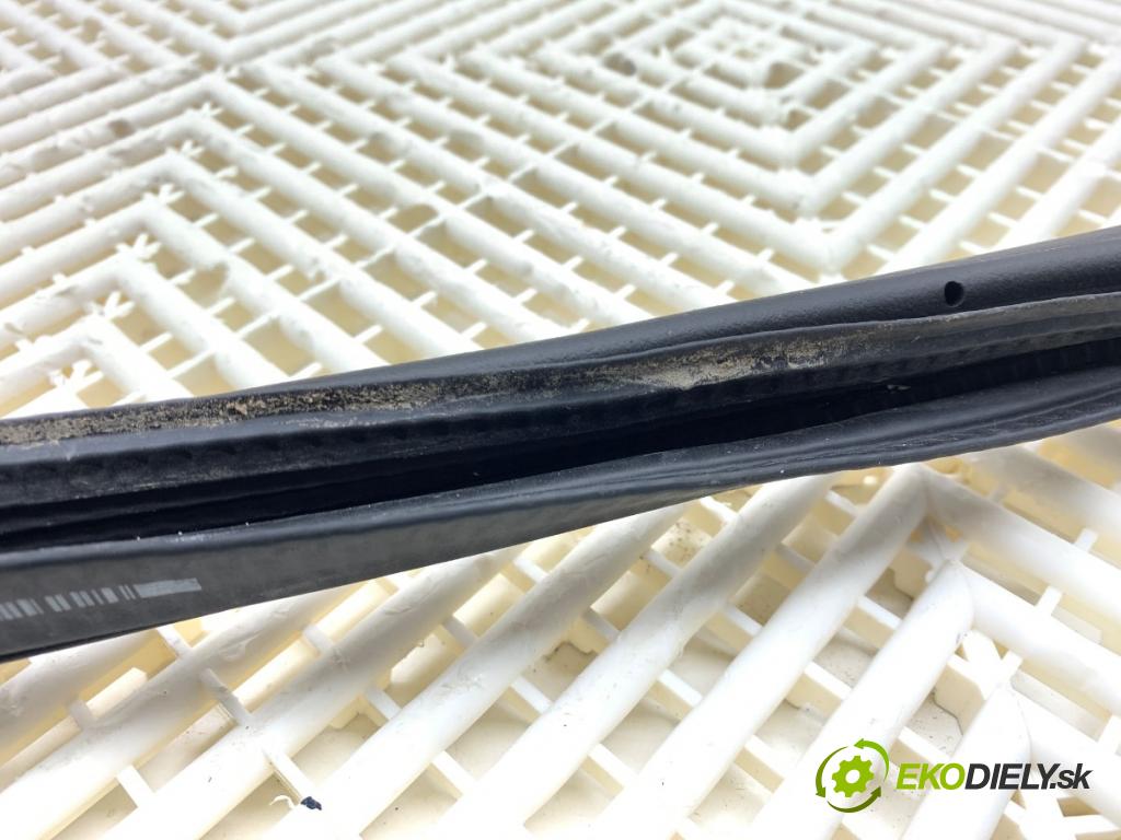 AUDI Q4 SUV 2023 150 kW 40 e-tron tesnenie Dvere zad pravá 89A833722 (Karoséria ostatné)