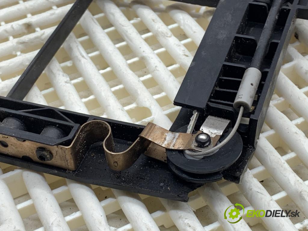 AUDI Q4 SUV 2023 150 kW 40 e-tron  Roleta Uzávierka: Volant vzduchu 1EA122135E