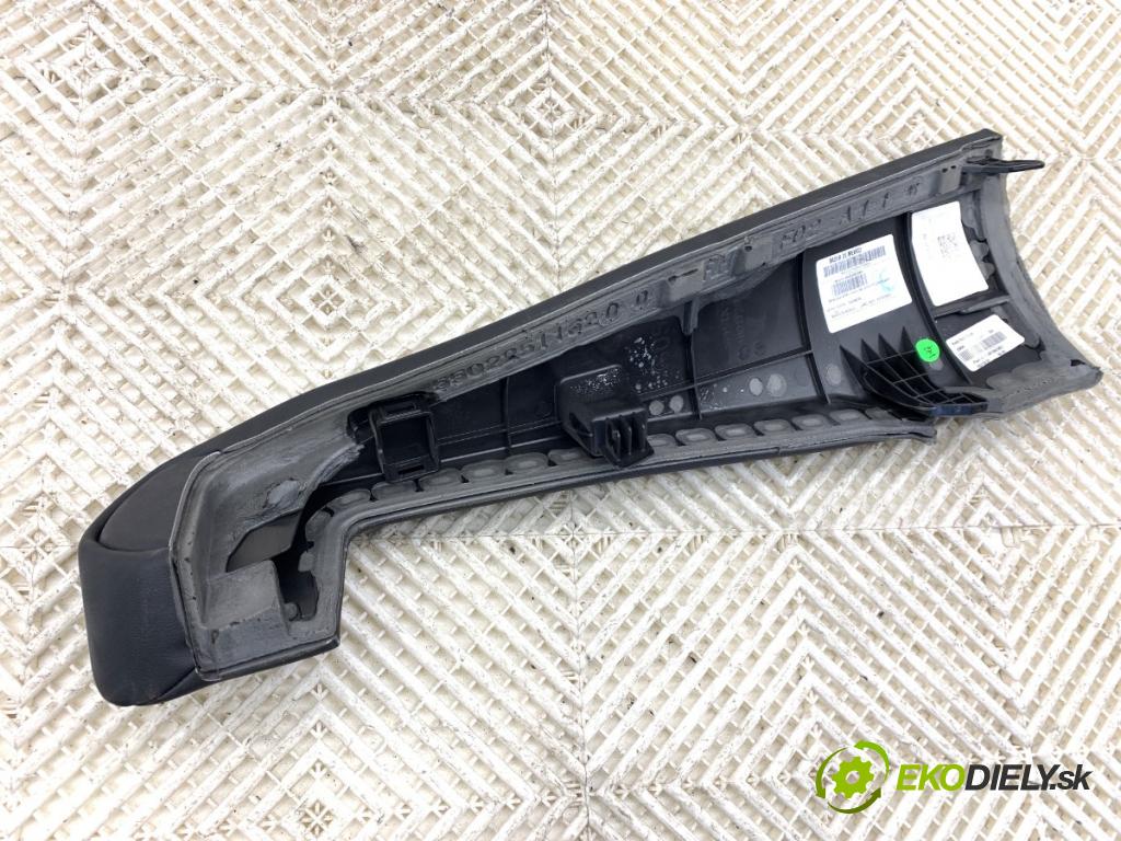 BMW G05 SUV 2020 195 kW xDrive 30 d 2993 čalúnenie POKLADNE: pravy 3831410