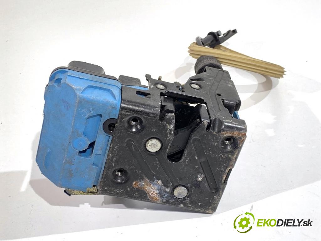 VOLVO V70 II Kombi 2000 184 kW 2.3 T5 2319 zámok Dvere ľavy predný 