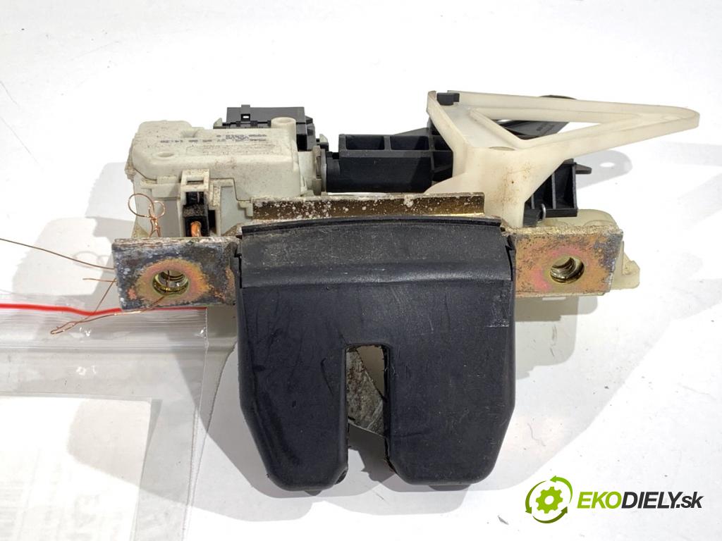VOLVO V70 II Kombi 2000 184 kW 2.3 T5 2319 zámok dverí zad 