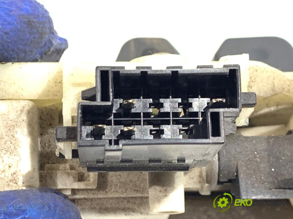 VOLVO V70 II Kombi 2000 184 kW 2.3 T5 2319 zámok dverí zad