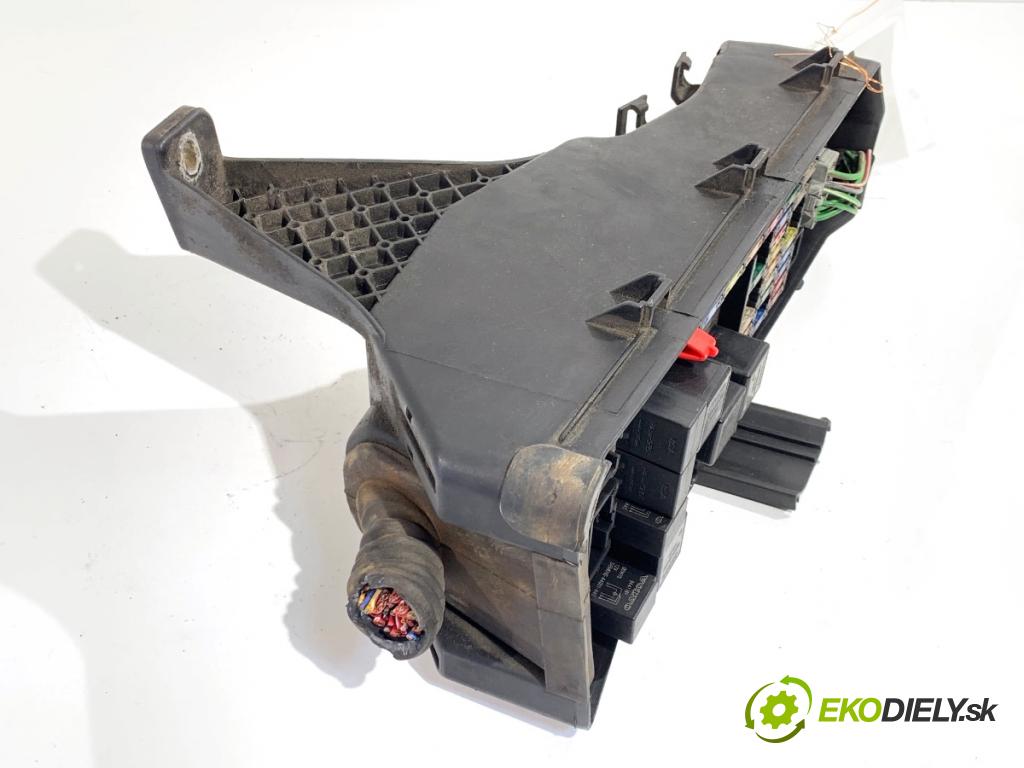 VOLVO V70 II Kombi 2000 184 kW 2.3 T5 2319 Skrinka poistková 9494210 (Poistková skrinka)