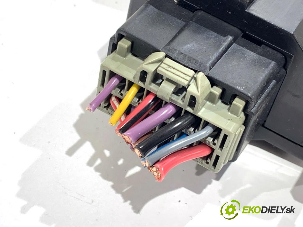 VOLVO V70 II Kombi 2000 184 kW 2.3 T5 2319 Prepínač okien 09193383 (Prepínacie páčky pod volantom)