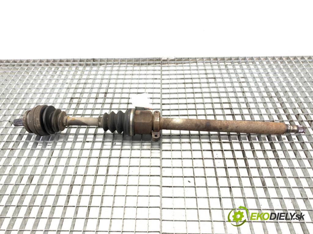 VOLVO V70 II Kombi 2000 184 kW 2.3 T5 2319 poloos levý přední část 