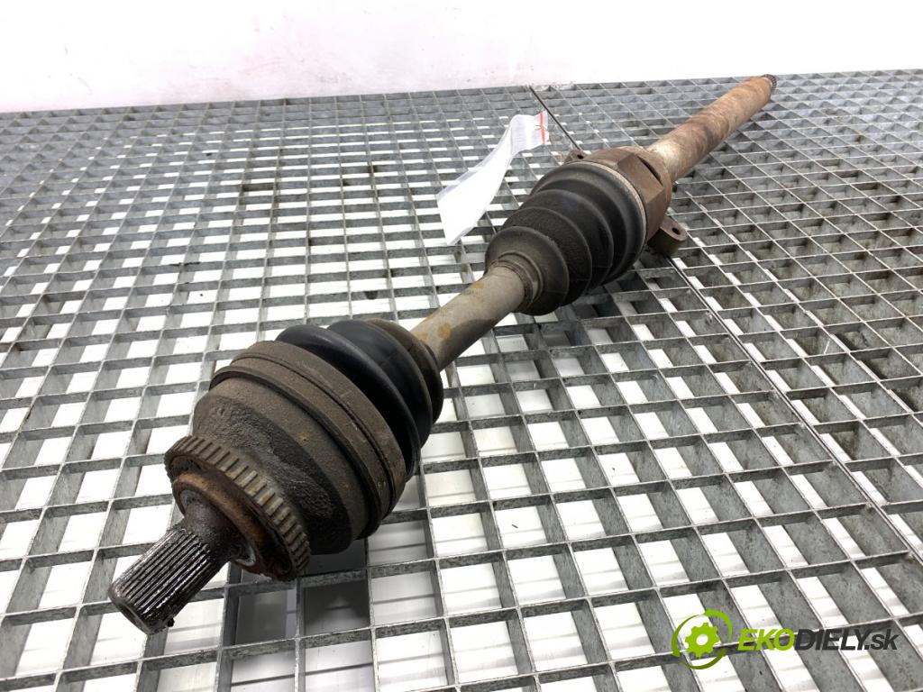 VOLVO V70 II Kombi 2000 184 kW 2.3 T5 2319 poloos levý přední část